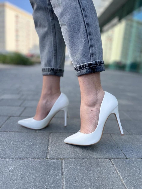 White patent pointed stilettos worn with grey jeans