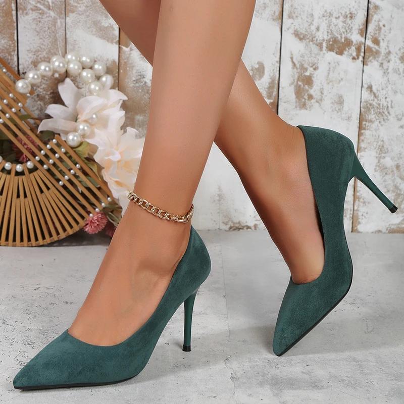Forest green suede pointed pumps